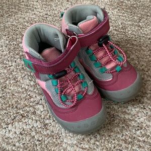 🥾 Like New! Kids hiking shoes - Waterproof and skid resistant